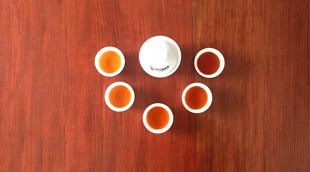 福安隆晒红VS烤红，谁说红茶不能用100℃沸水冲泡？配图