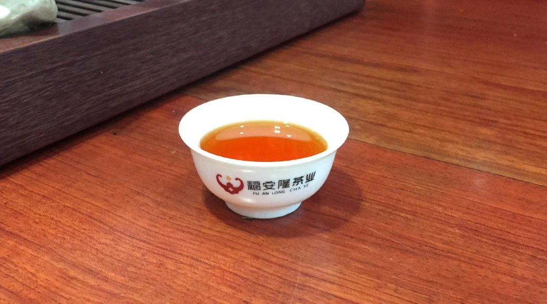 福安隆晒红VS烤红，谁说红茶不能用100℃沸水冲泡？配图